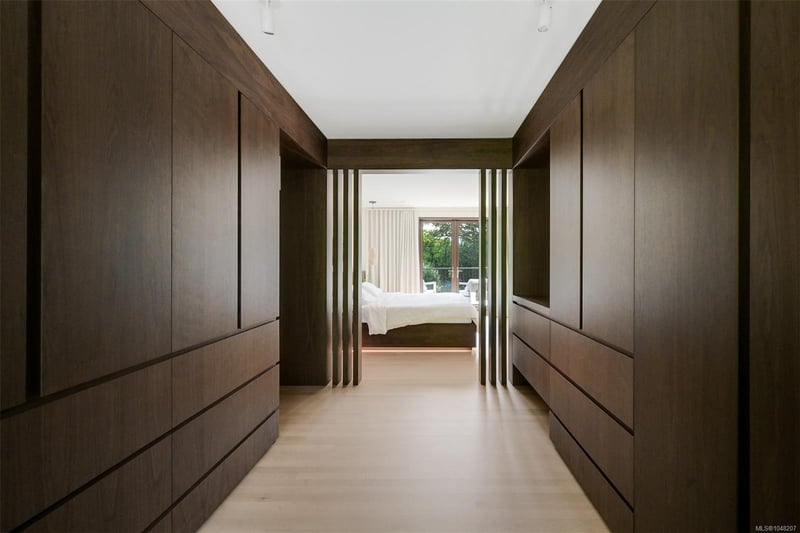Luxury estate at 3055 Beach Drive, Victoria, BC — photo 15
