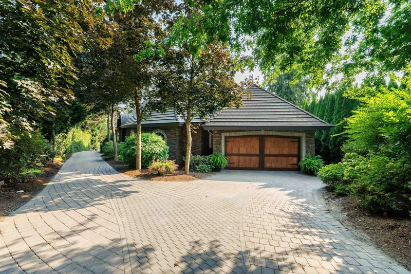 Luxury estate at 18638 54A Avenue, Surrey, BC — photo 2