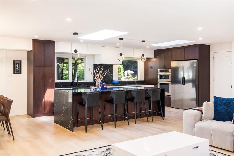 Luxury estate at 3965 Viewridge Place, West Vancouver, BC — photo 4