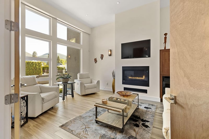 Luxury estate at 704 Stonor Street, Summerland, BC — photo 14