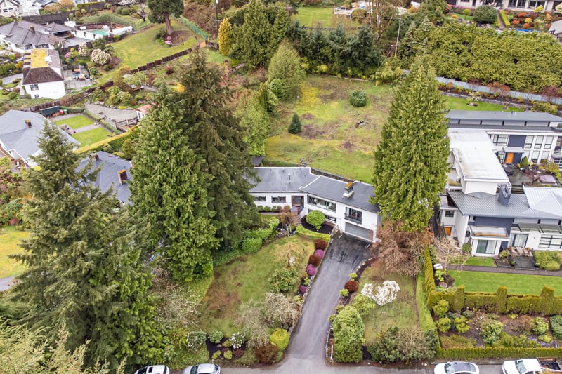 3-bedroom luxury home in 591 Southborough Dr, West Vancouver