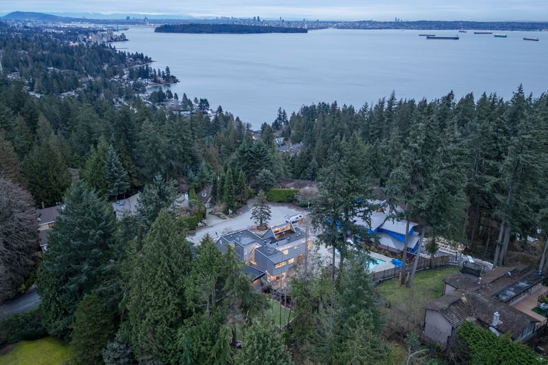 Luxury estate at 3722 Southridge Place, West Vancouver, BC — photo 5
