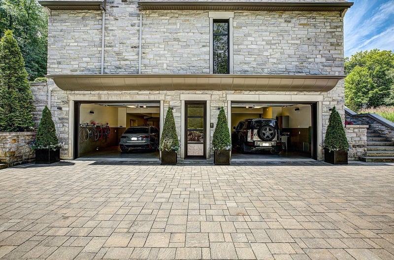Luxury estate at 528 Rue du Sommet, Mont Saint-Hilaire — photo 29