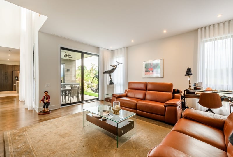 Luxury estate at 318 Rue Narbonne, Sainte-Julie, QC — photo 9