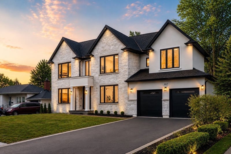 Luxury estate at 102 Cumming Court, Hamilton, ON — photo 2