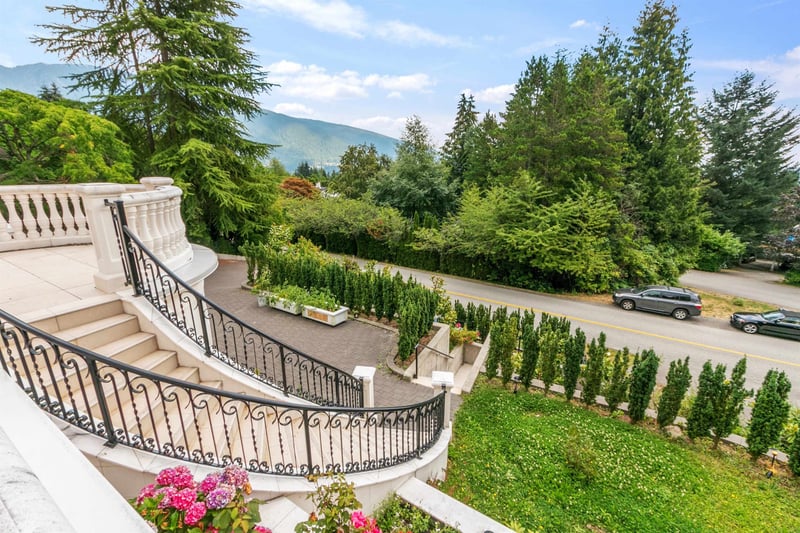 Luxury estate at 735 Saint Andrews Road, West Vancouver, BC — photo 18