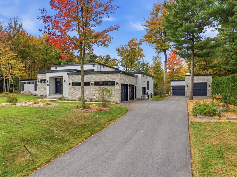 Luxury estate at 907 Rue des Lievres, Farnham, QC — photo 2