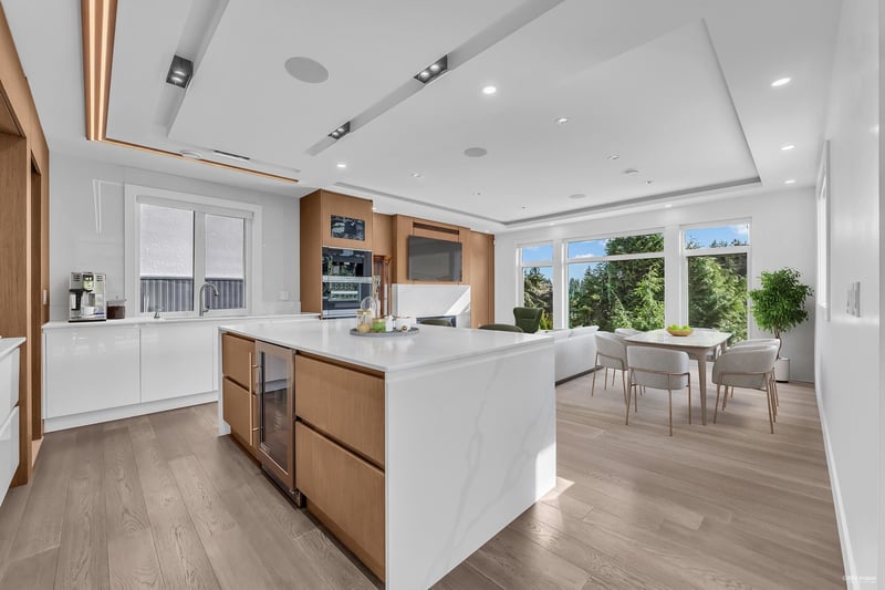 Luxury estate at 4399 Highland Boulevard, North Vancouver, BC — photo 4