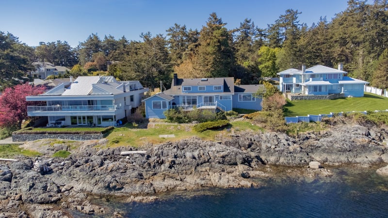 Luxury estate at 3985 Tudor Ave, Saanich — photo 2