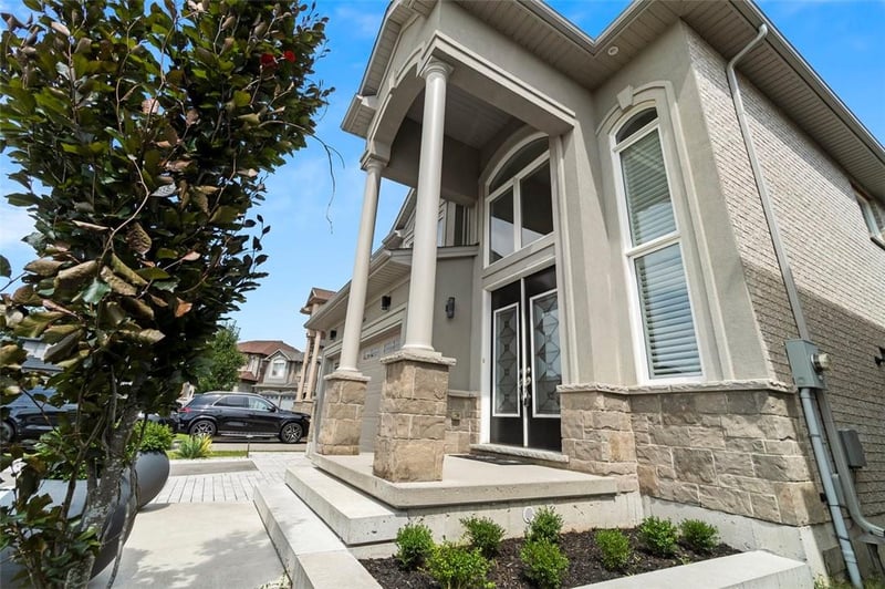 Luxury estate at 8 Pavel Place, Hamilton, ON — photo 2