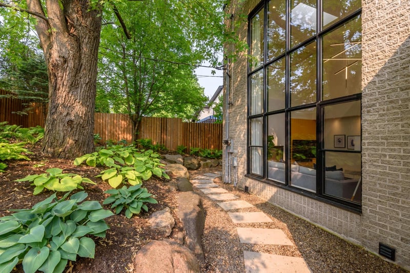 Luxury estate at 2021 Rue des Saules, St-Bruno-de-Montarville, QC — photo 22