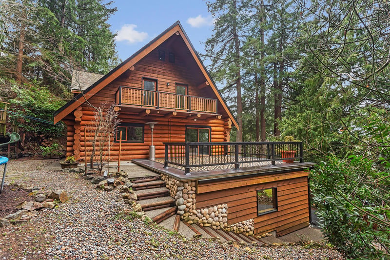 4-bedroom luxury home in 325 Bayview Road, Lions Bay, BC