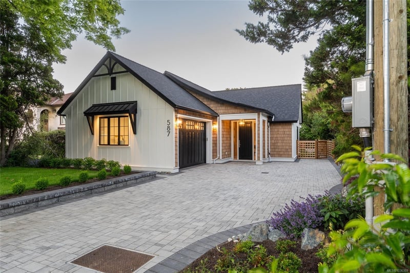 Luxury estate at 587 Oliver Street, Victoria, BC — photo 3