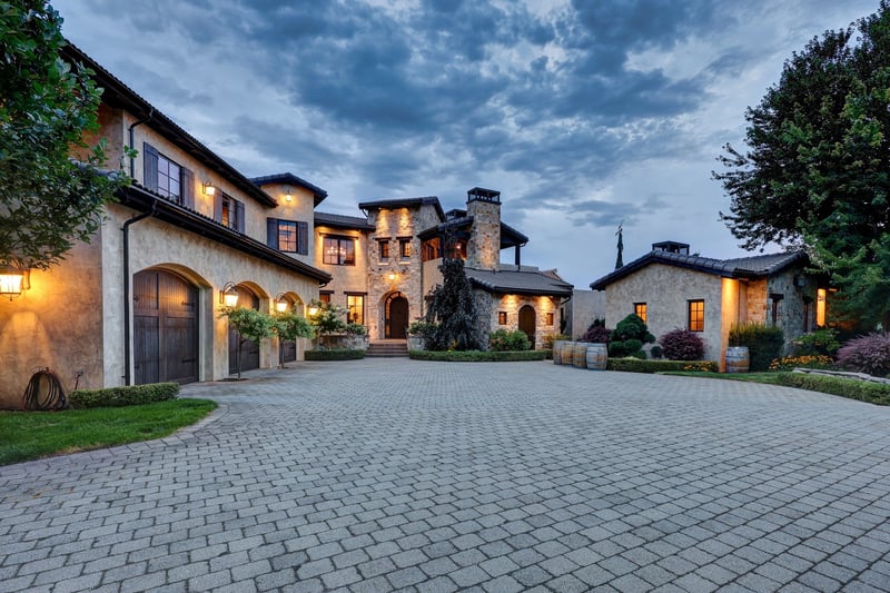 Luxury estate at 4303 Takla Road, Kelowna, BC — photo 3