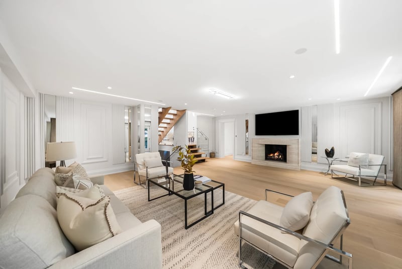 Luxury estate at 3168 Lakeshore Road West, Oakville, ON — photo 16