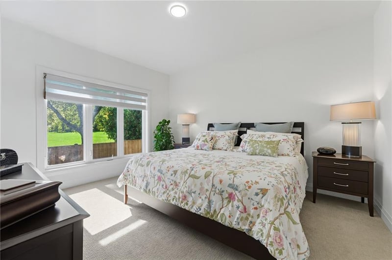 Luxury estate at 242 Mount Pleasant Street, Brantford, ON — photo 8