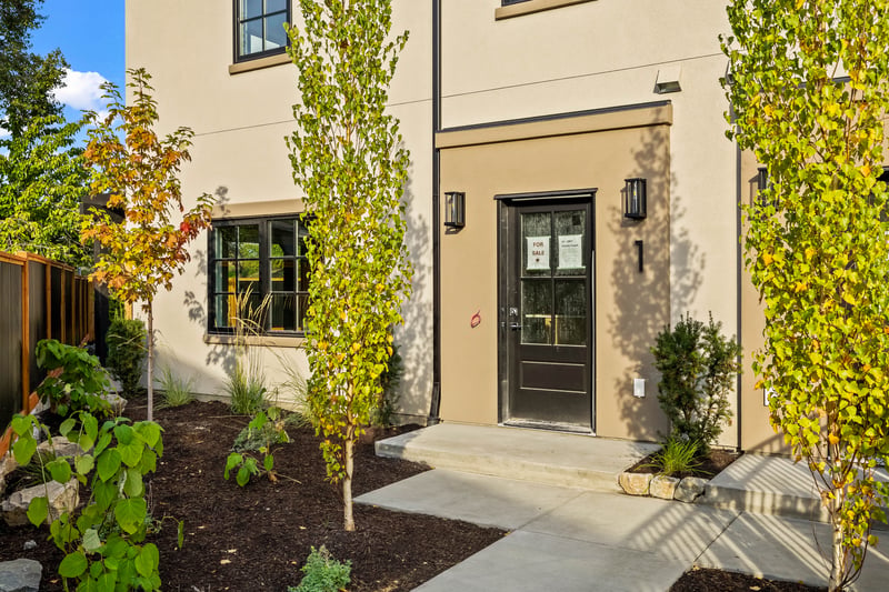 Luxury estate at 1-2957 Conlin Court, Kelowna, BC — photo 3