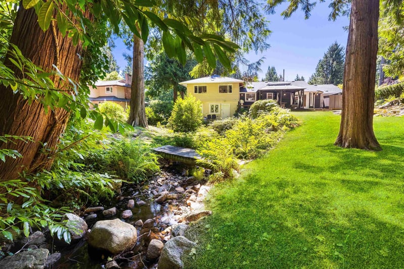 Luxury estate at 3965 Viewridge Place, West Vancouver, BC — photo 2