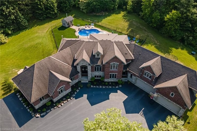 Luxury estate at 814 Binkley Road, Hamilton, ON — photo 4
