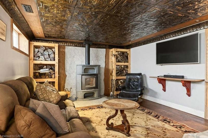 Luxury estate at 389 Clarendon Drive, Hamilton, ON — photo 18