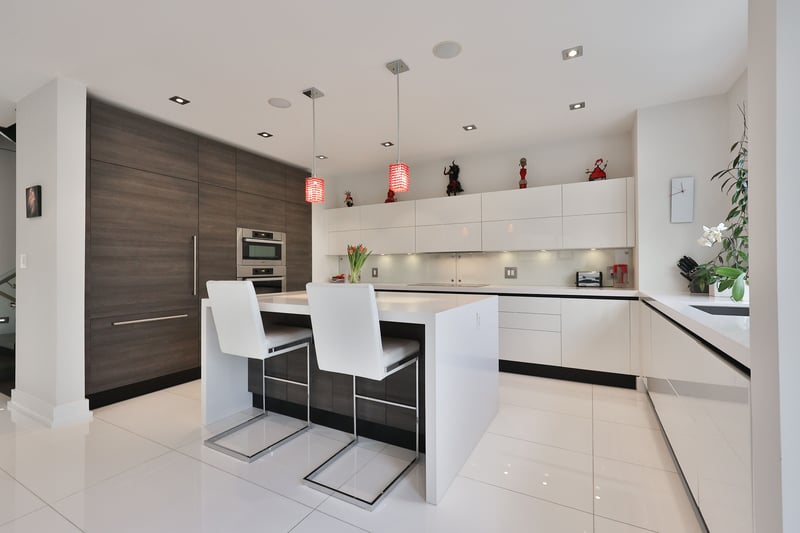 Luxury estate at 647 Montbeck Crescent, Mississauga, ON — photo 10
