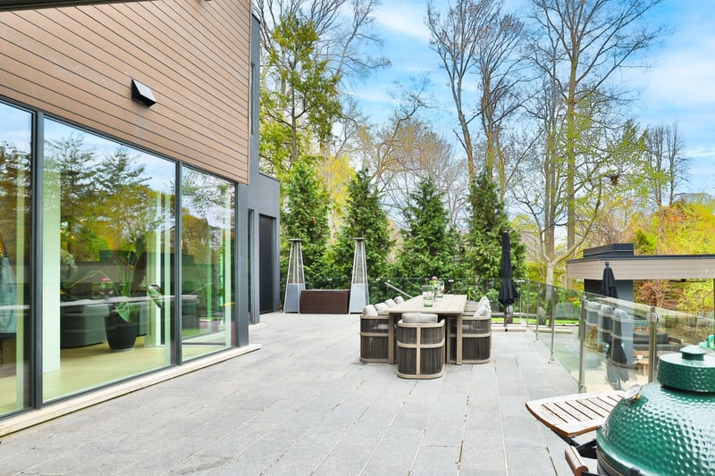 Luxury estate at 1102 Crestview Street, Oakville, ON — photo 44