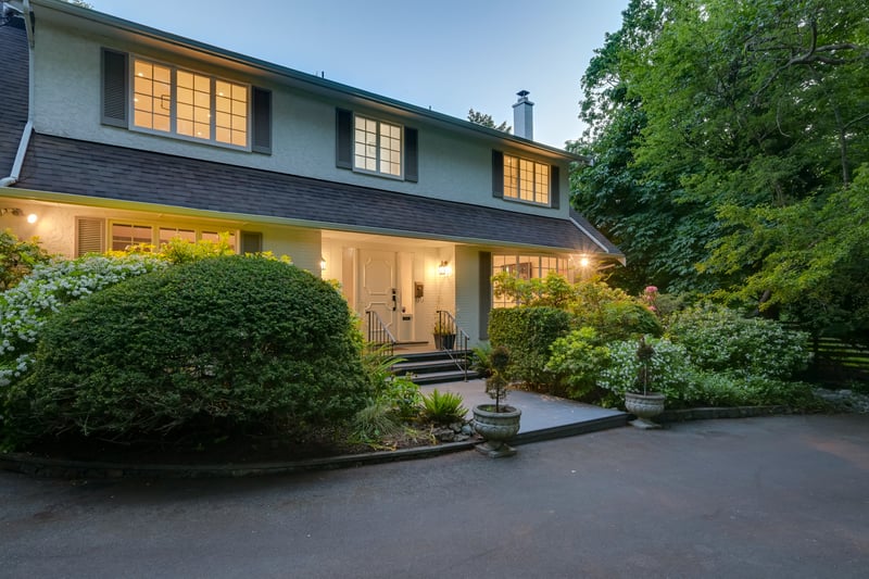 Luxury estate at 2861 Tudor Avenue, Victoria, BC — photo 5