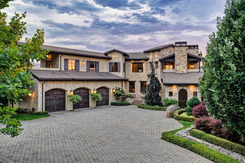 Luxury estate at 4303 Takla Road, Kelowna, BC — photo 2