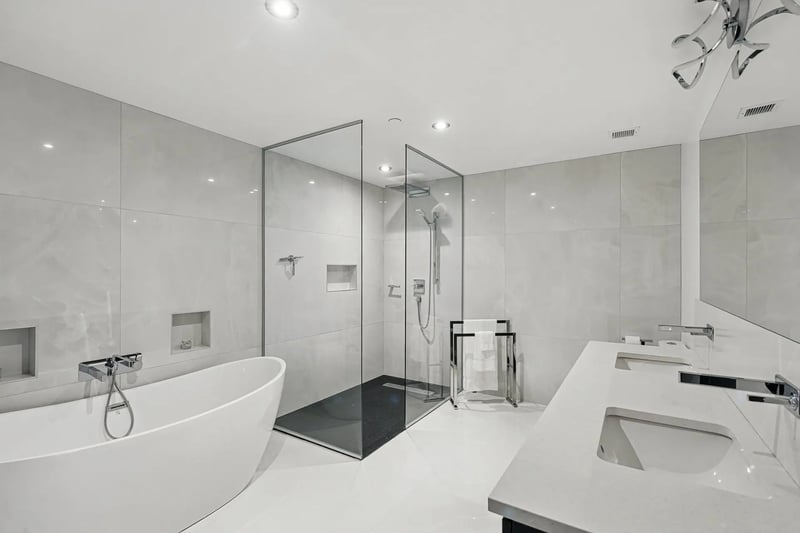 Luxury estate at 1400 Av. des Draveurs #1005, Trois-Rivieres, QC — photo 29
