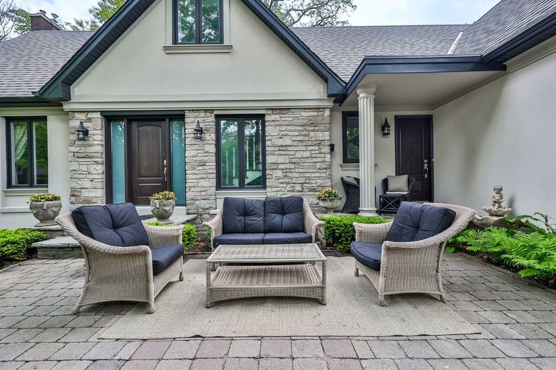 Luxury estate at 208 Mineola Road West, Mississauga, ON — photo 5