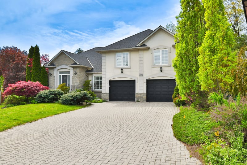 Luxury estate at 1832 Chesbro Court, Mississauga, ON — photo 4