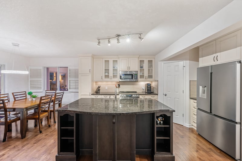 Luxury estate at 192 West Lakeview Place, Chestermere, AB — photo 6
