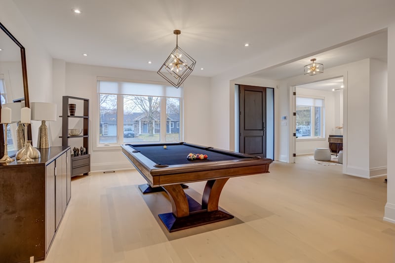 Luxury estate at 102 Cumming Court, Hamilton, ON — photo 8