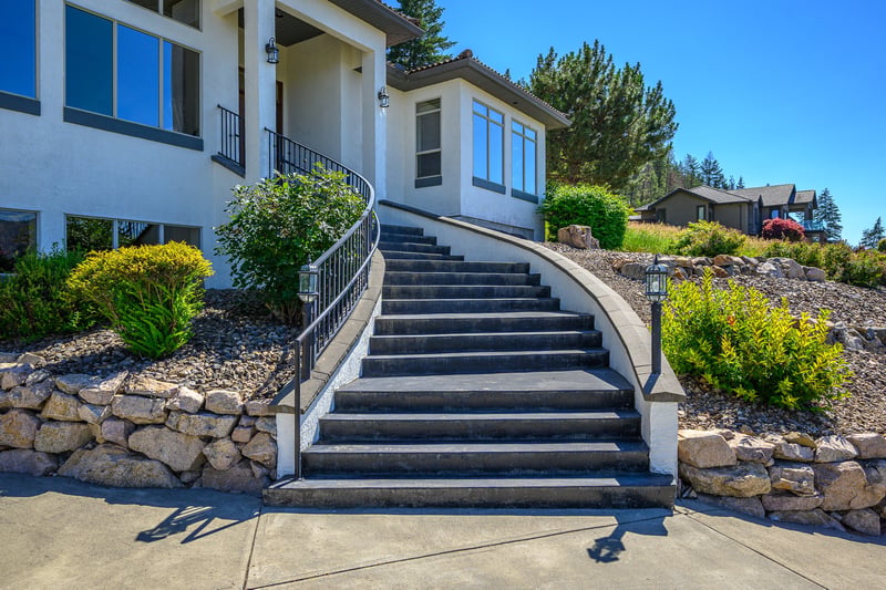 Luxury estate at 200 Melrose Court, Vernon, BC — photo 3