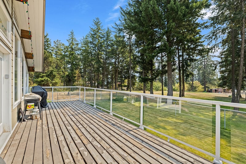 Luxury estate at 5090 Mackinnon Road, Peachland, BC — photo 2
