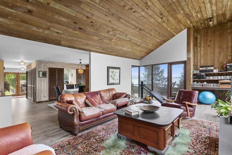 Luxury estate at 115 Isleview Place, Lions Bay, BC — photo 3