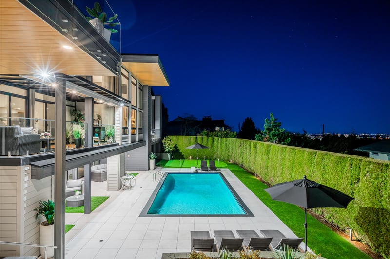 Luxury estate at 1130 Eyremount Drive, West Vancouver — photo 4