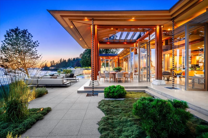 Luxury estate at West Bay, West Vancouver, BC — photo 37