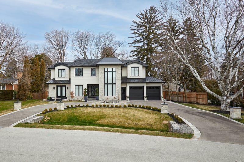 5-bedroom luxury home in 1529 Venetia Drive, Oakville, ON