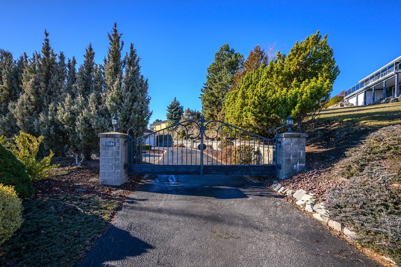 Luxury estate at 7504 Kennedy Lane, Vernon, BC — photo 3