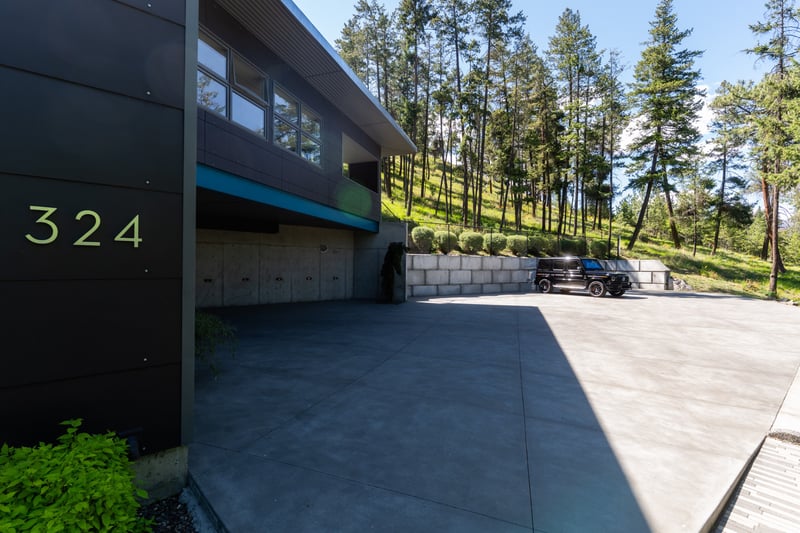 Luxury estate at 324 Clifton Road, Kelowna, BC — photo 3
