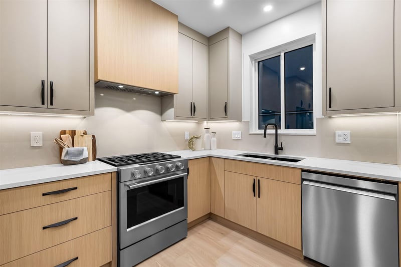 Luxury estate at 6831 Salisbury Avenue #1, Burnaby, BC — photo 9
