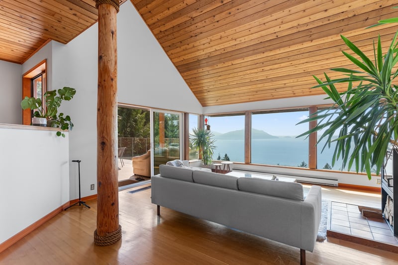 Luxury estate at 270 Mountain Drive, Lions Bay, BC — photo 4