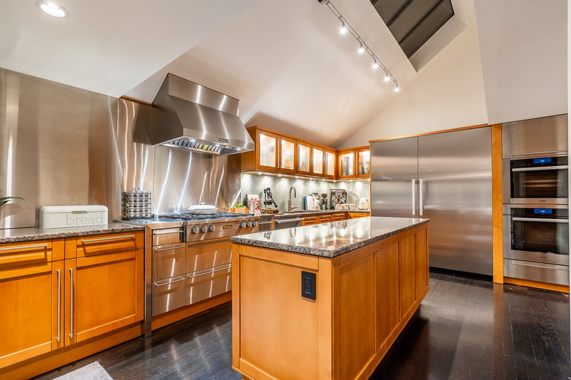 Luxury estate at 3262 West 1st Avenue, Vancouver, BC — photo 23