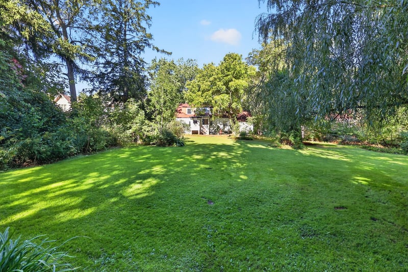 Luxury estate at 40 Pinewood Trail, Mississauga, ON — photo 27