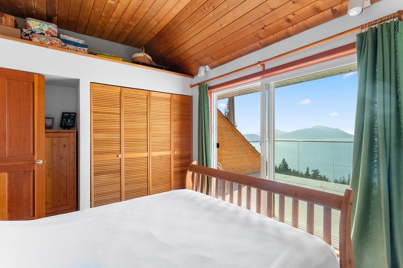 Luxury estate at 270 Mountain Drive, Lions Bay, BC — photo 14