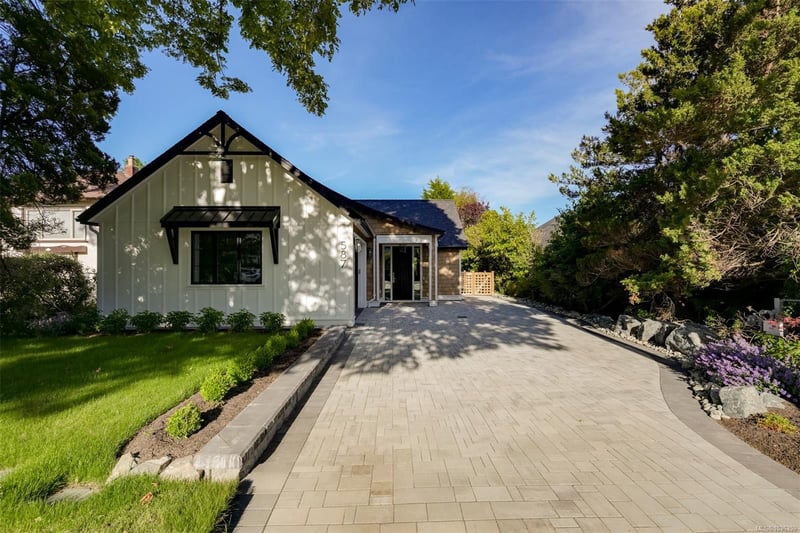 Luxury estate at 587 Oliver Street, Victoria, BC — photo 31