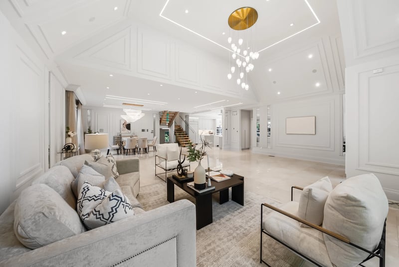 Luxury estate at 3168 Lakeshore Road West, Oakville, ON — photo 6