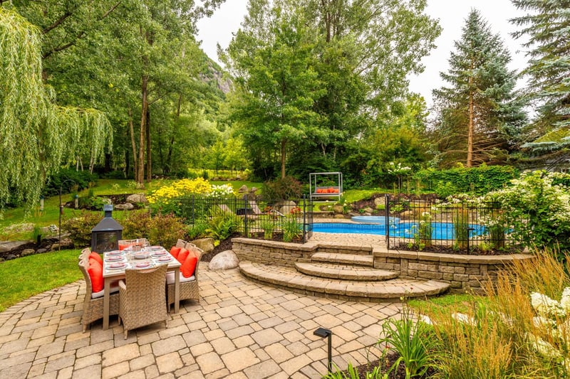 Luxury estate at 524 Rue des Falaises, Mont-Saint-Hilaire, QC — photo 33
