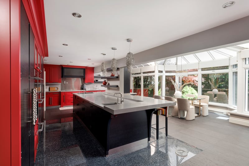 Luxury estate at 262 Mary St, Oakville, ON — photo 10